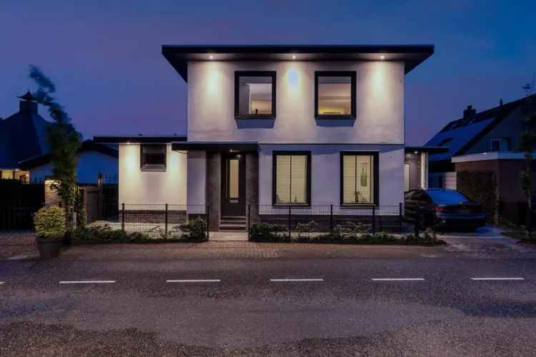 Moderne Villa aan de Rivier met Ligplaats