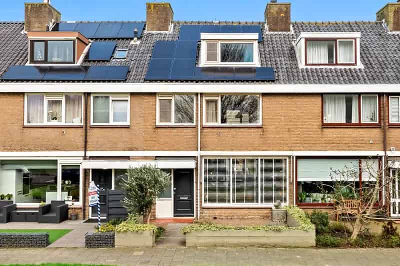5 6 Kamer Eengezinswoning Maassluis Diepe Tuin Modern Gerenoveerd