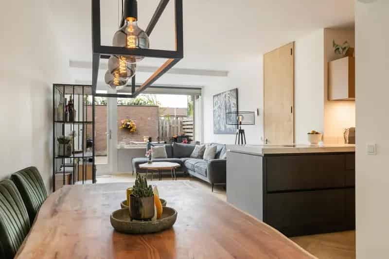 Begane Grondwoning met Tuin te Koop Modern Gerenoveerd