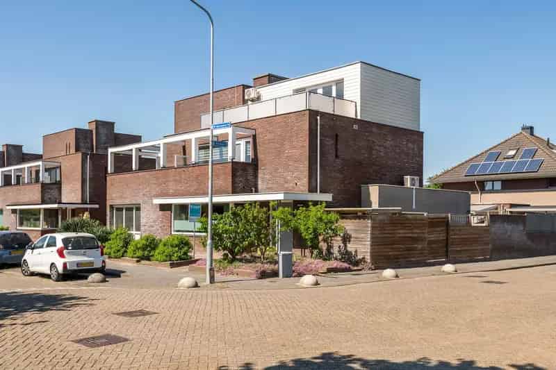 Moderne halfvrijstaande woning te koop in Tiel