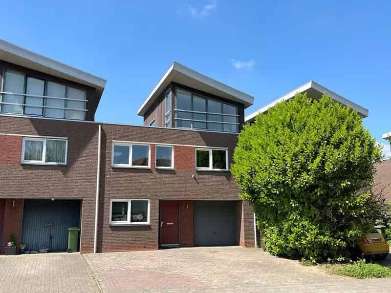 Modern Herenhuis te Amby nabij Maastricht Ruime Tuin Garage