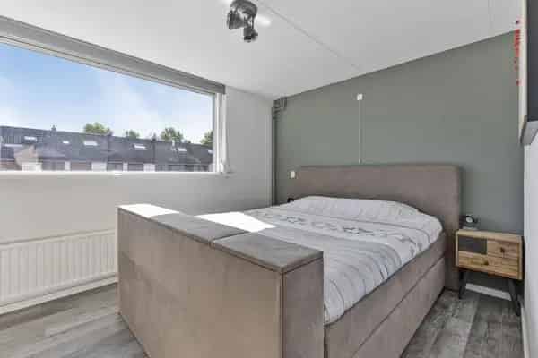 Ruime gezinswoning Kortendijk 4 slaapkamers tuin zonnepanelen