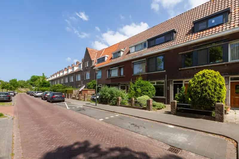 4 Kamer benedenwoning Vlaardingen Ruime Tuin en Bergingen