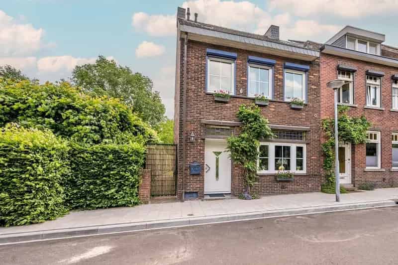 Herenhuis Venlo: Modern, Sfeervol, Diepe Tuin