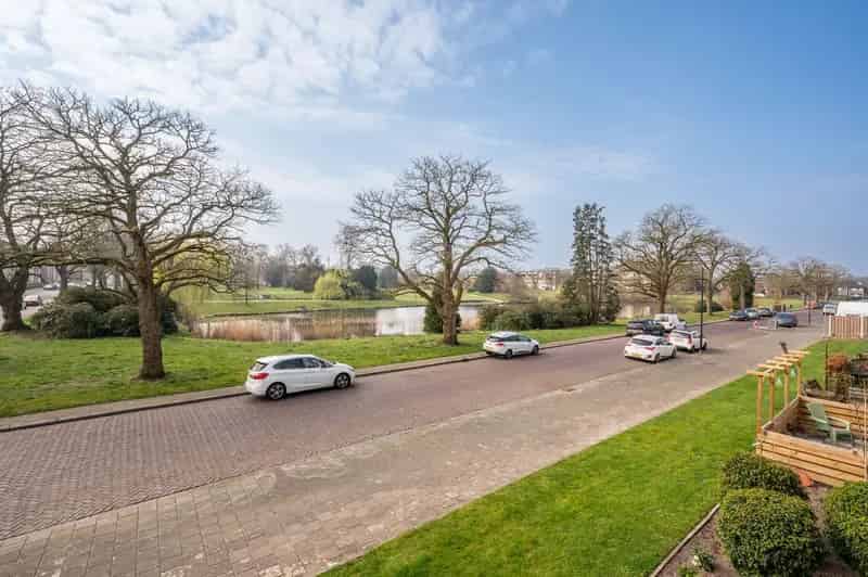 Ruim 4-kamer appartement te koop Apeldoorn