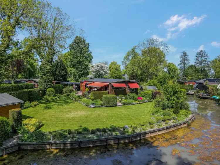 Vrijstaande Chalet aan het Water Nabij Nijmegen