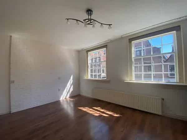 Ruime bovenwoning Gorinchem  Nieuwe keuken en badkamer