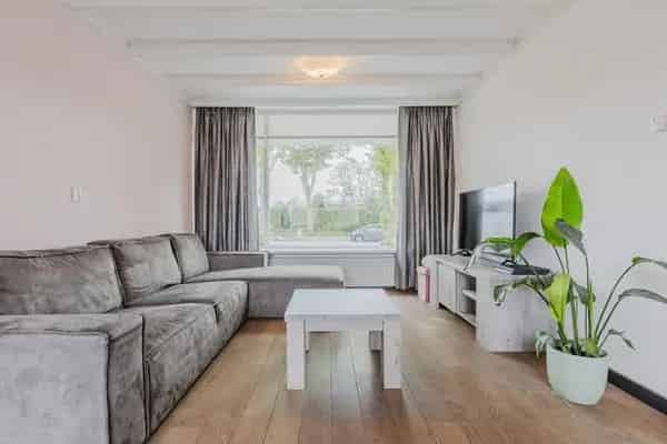 3 Slaapkamers Eengezinswoning Halsteren Moderne Badkamer Zonnepanelen