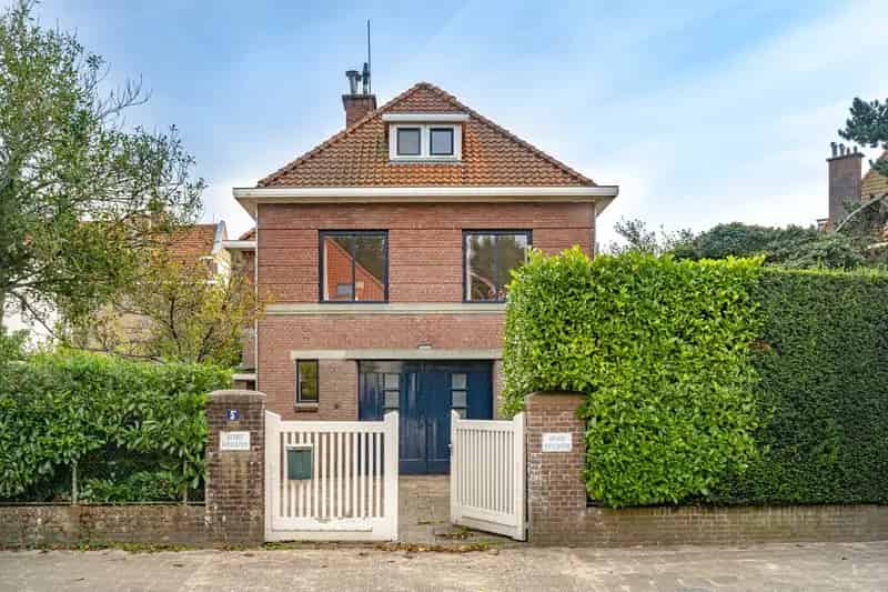 Huis te koop Klatteweg 10 Den Haag  Villa met Koetshuis en Zwembad