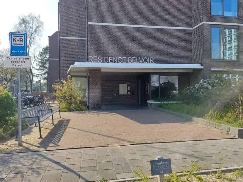 Modern Appartement te Huur in Klassiek Decor