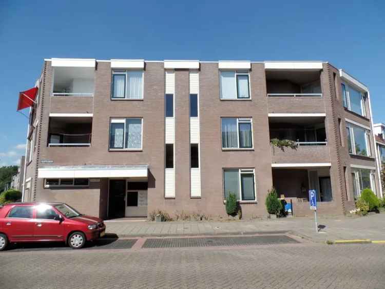 Portiekwoning nabij winkelcentrum De Herenhof