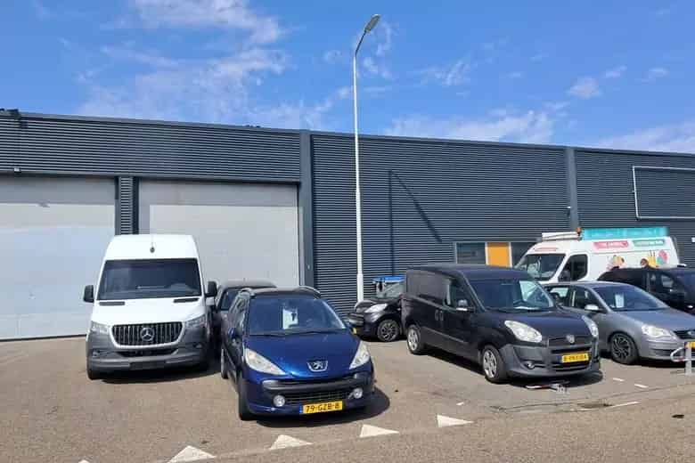 369m2 Bedrijfsruimte te Huur Roosendaal