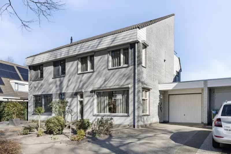 Ruime 2 1 Kapwoning Halsteren 3 Slaapkamers Garage Tuin