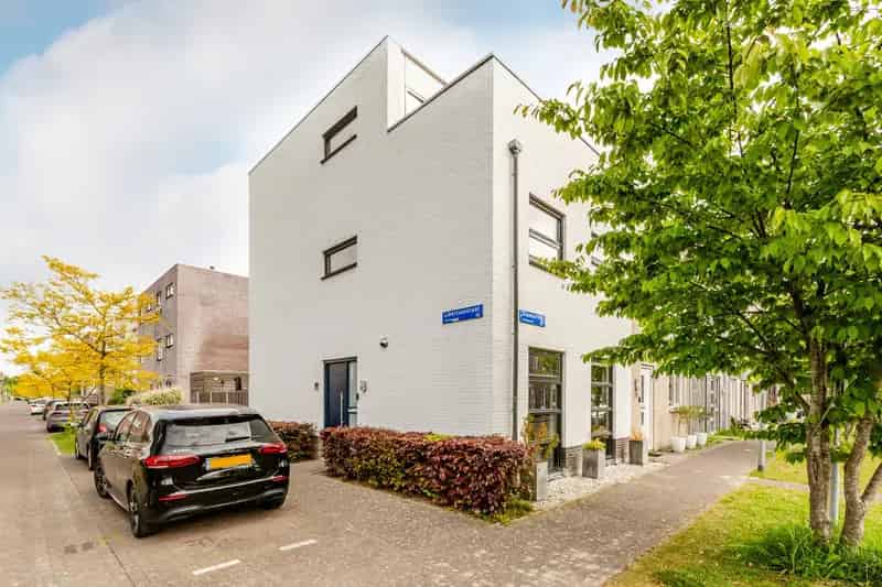 Hoekwoning Almere Poort 5 slaapkamers dakterras tuin