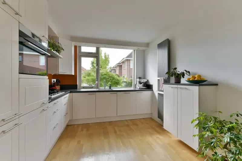 Tussenwoning Odijk 3 slaapkamers moderne keuken tuin zonnepanelen