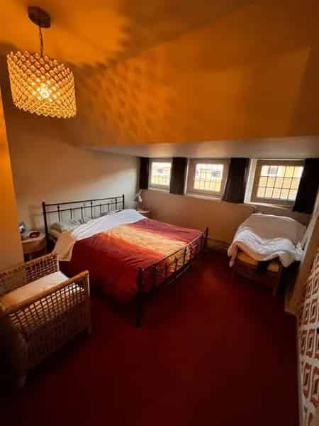 Te Huur: Jaren 30 Tussenwoning Roermond 5 slaapkamers 2 badkamers