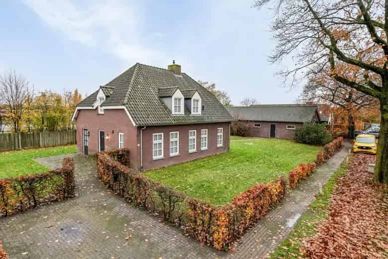 Bedrijfswoning Venhorst 160m2 hal 400m2 uitbreiding