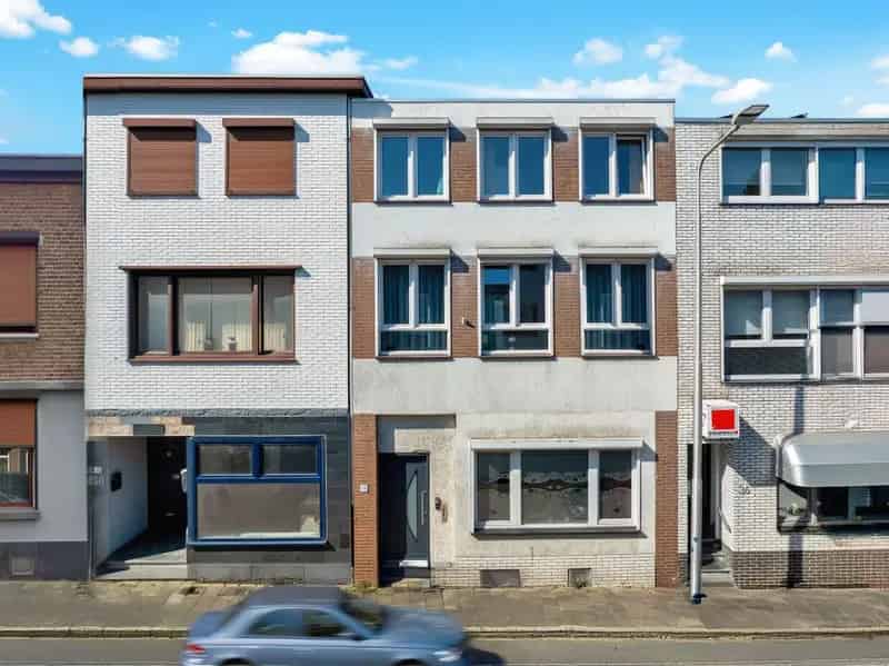 Moderne 5 Slaapkamer Tussenwoning Bleijerheide