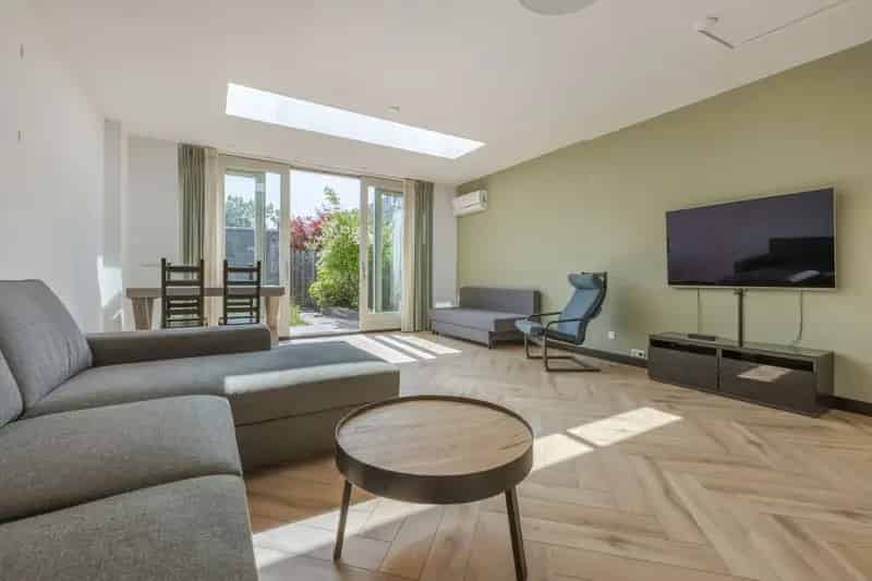 Huis te koop Almere: Gerenoveerde Tussenwoning 4 slaapkamers