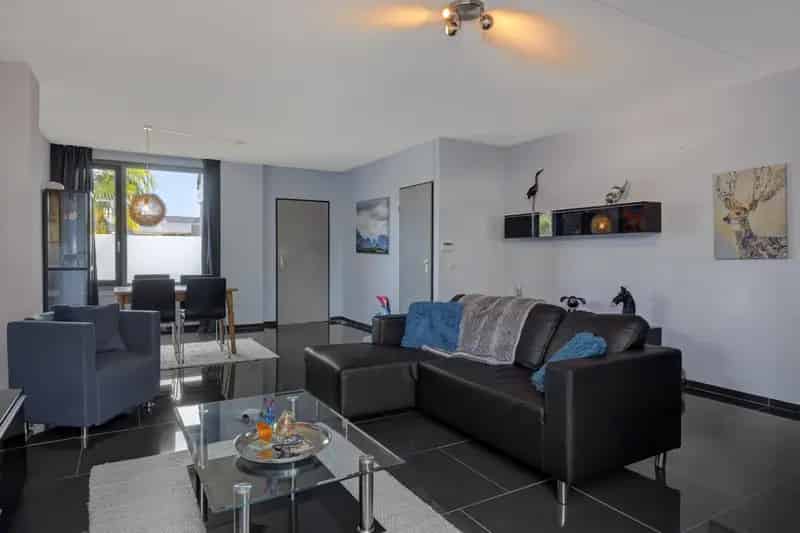 Te Koop: Leuke starterswoning in groene omgeving