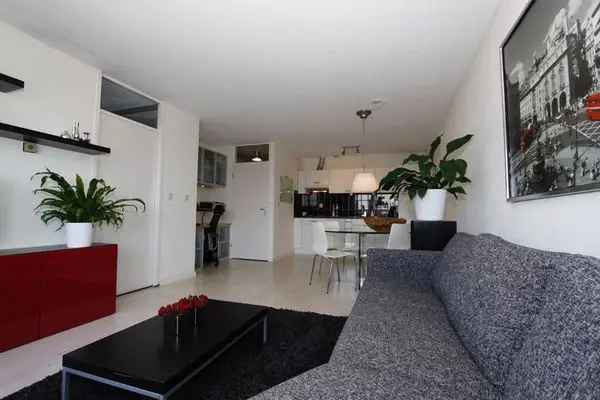 Zwijndrecht Centrum: Ruim 2-kamer appartement met balkon en energielabel B