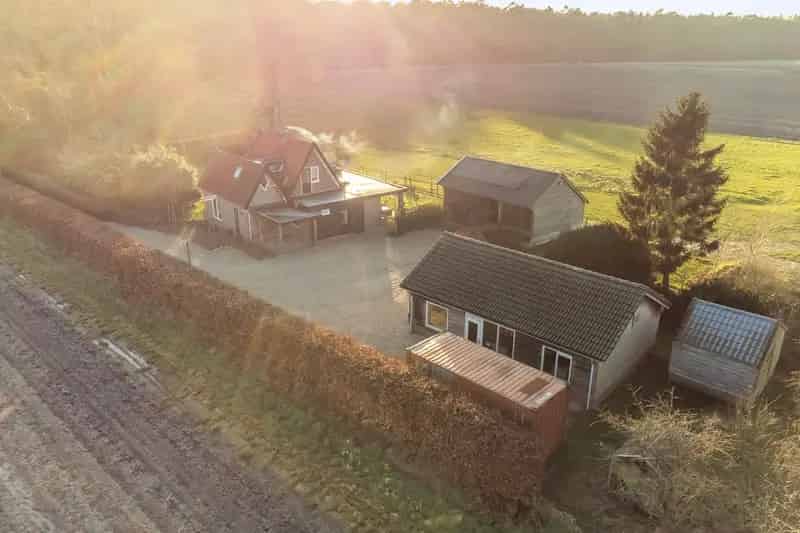 Huis te koop Beekbergen: uniek woonhuis met paardenstallen