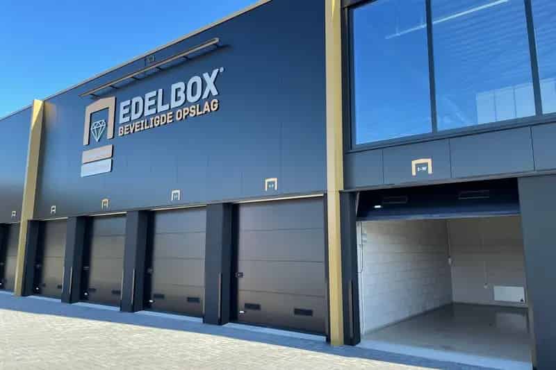 Bedrijfshal Deventer te huur: Garagebox met opslag en werkruimte