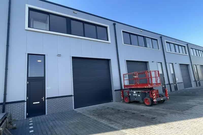 Bedrijfsunits te Huur Amstelveen  155m2 begane grond 105m2 kantoor