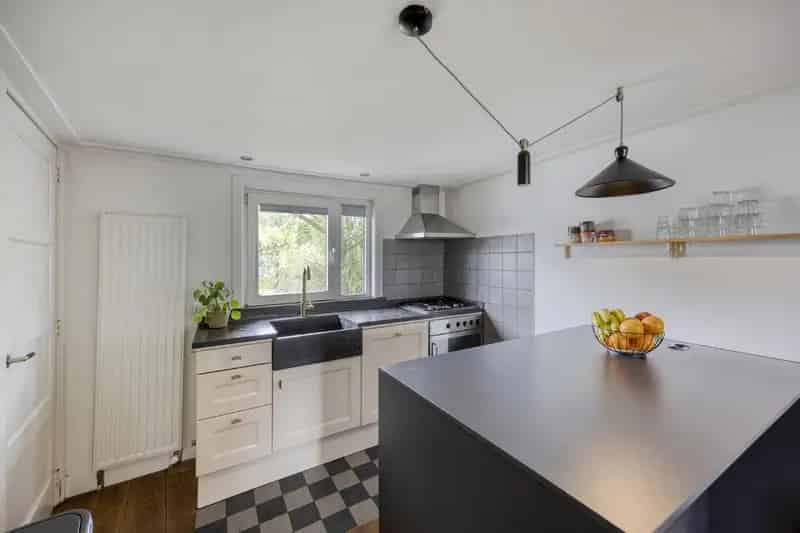 Charmante Eindwoning IJsselmuiden: Modern Comfort en Dakterras