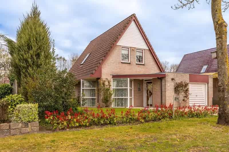Vrijstaande woning Sellingen 455m2 tuin