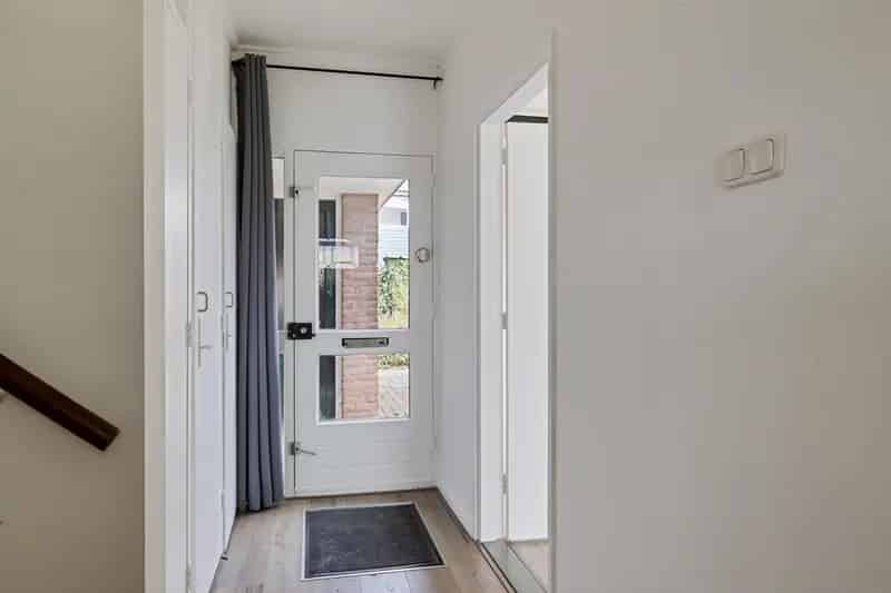 Ruime Tussenwoning Emmerhout 3 slaapkamers Tuin Zonnepanelen