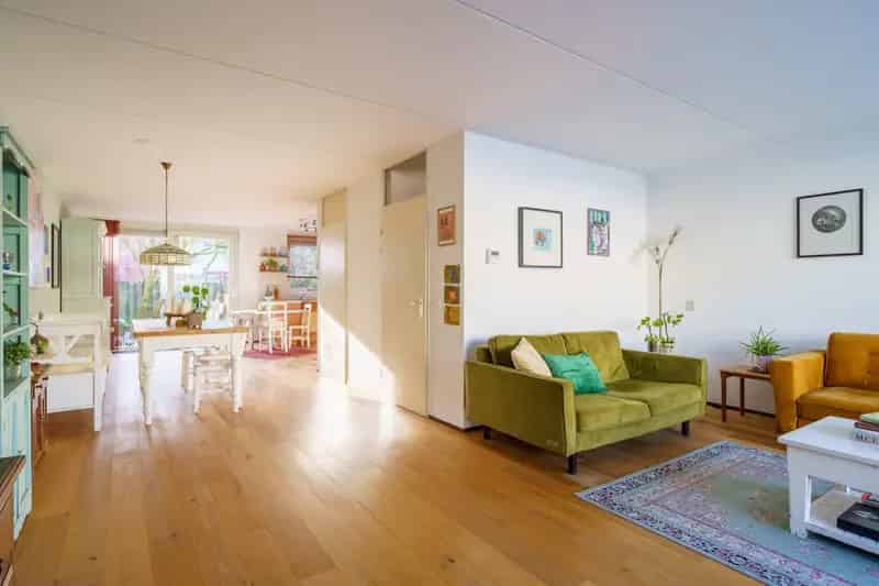 Ruime Geschakelde Woning Almere 4 Slaapkamers Garage Tuin