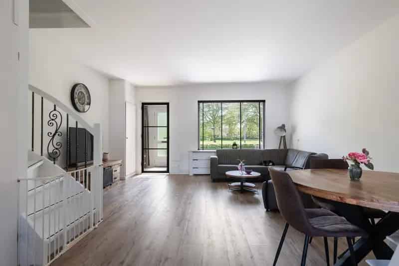 Huis te koop Zwaag: Instapklare woning met 4 slaapkamers en 9 zonnepanelen