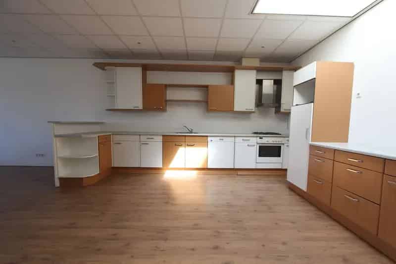 Bedrijfshal Haarlem te huur: 110m2 Kantoorruimte met keuken