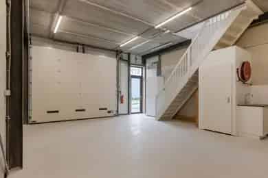Bedrijfsruimte te huur Alphen aan den Rijn 57m2 Kantoor 56m2