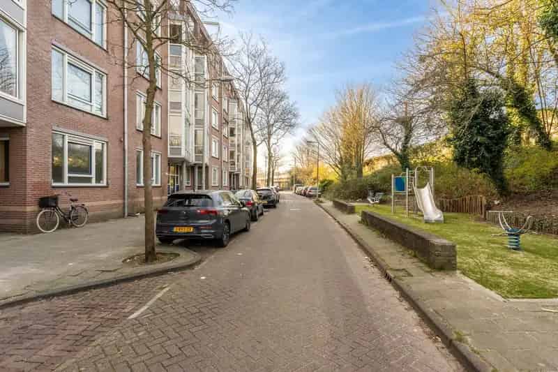 Appartement te koop Amsterdam Oost: Ruim 3-kamer appartement met tuin
