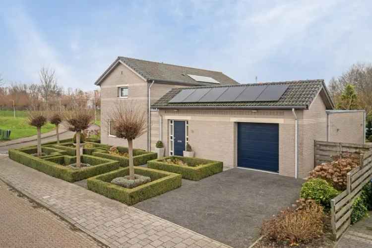 Bossche School woning Vogelwaarde: Patio, 12 Zonnepanelen, Ruime Tuin