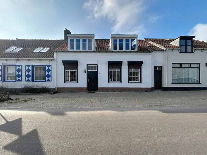 Zeer ruime woning in Nieuwvliet nabij strand