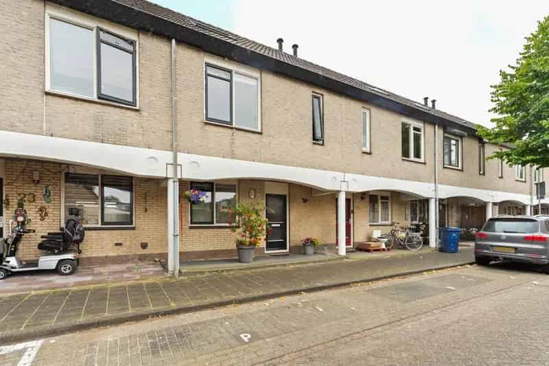 Een gezinswoning te koop in Almere Waterwijk