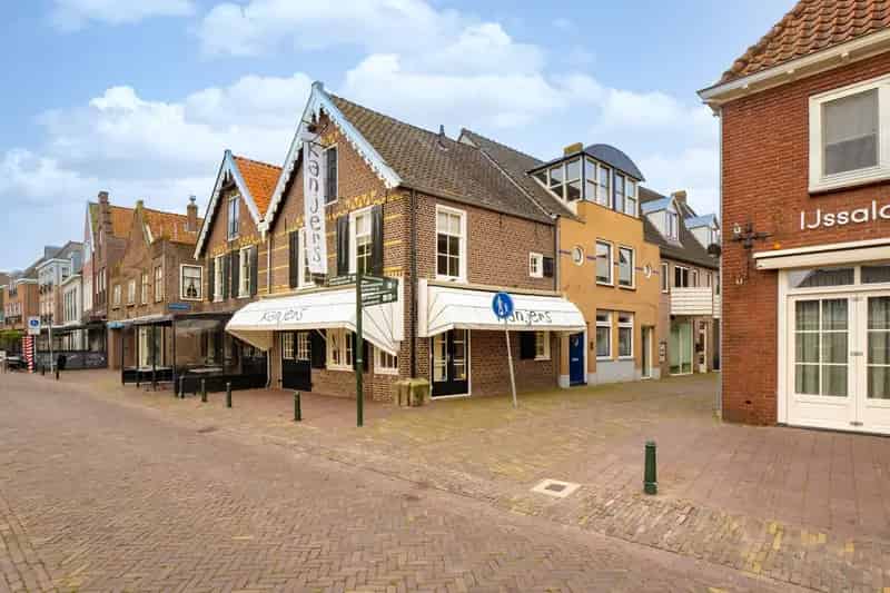 Te Koop: Karaktervol Hoekpand Spakenburg Wonen en Werken