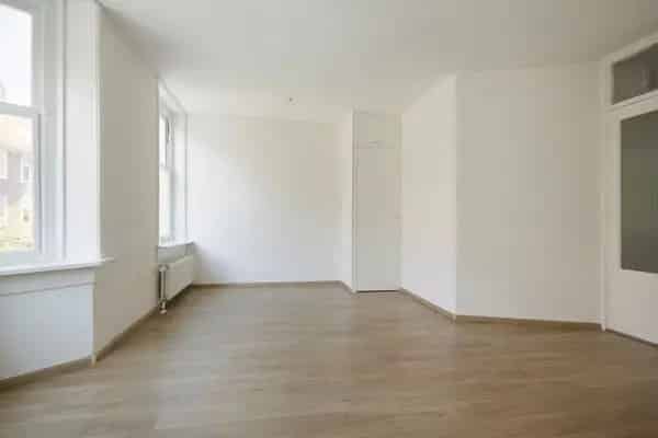 Licht appartement rustige straat mooie afwerking open haard