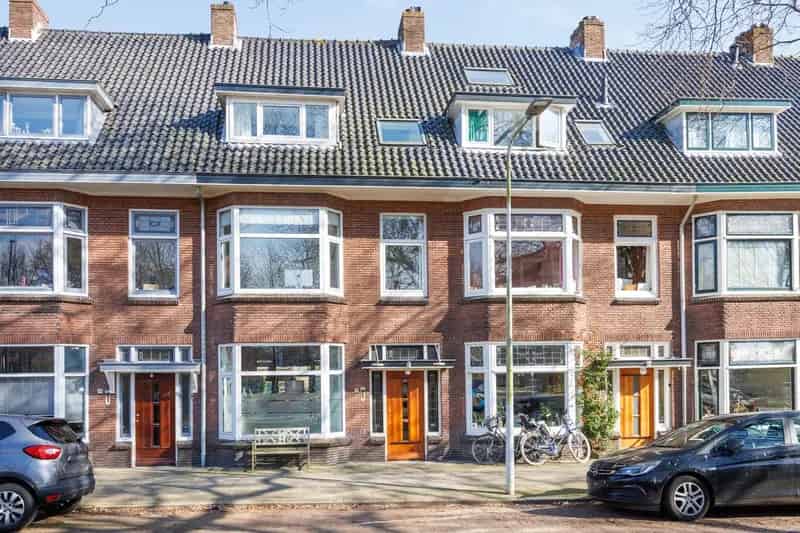 Jaren 30 woning Leiden 5 slaapkamers riante tuin