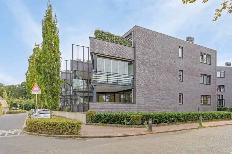 Appartement te koop Rosmalen: Ruim 3-kamer appartement met balkon en parkeerplaats