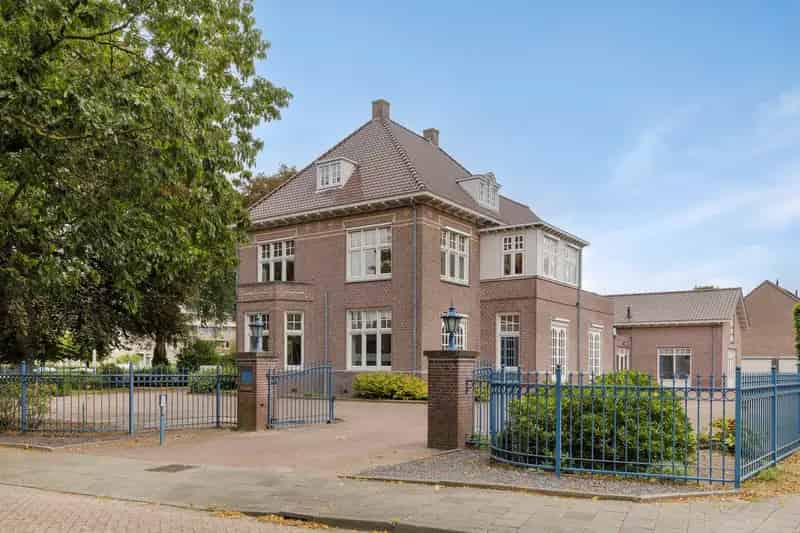 Kantoor te Koop Vlijmen - Gemeentelijk Monument