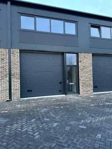 Bedrijfshal Waddinxveen te huur en garagebox Berkel te koop