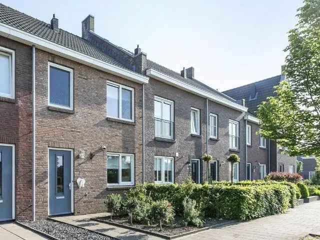 Tussenwoning Dirksland 4 slaapkamers Energielabel A Zonnepanelen