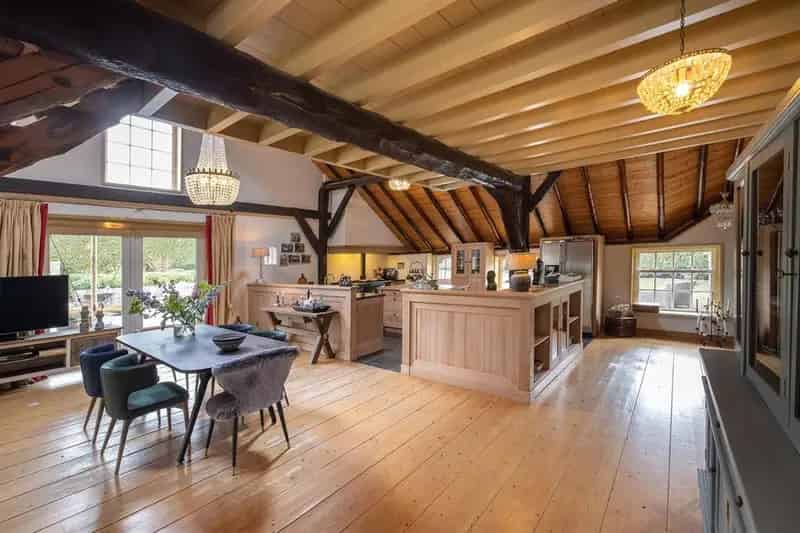 Rijksmonumentale Woonboerderij te Huizen