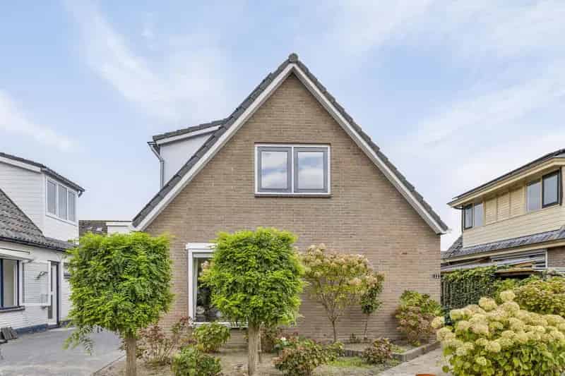 Een gezinswoning in Gameren: Ruimte, Rust en Modern Comfort