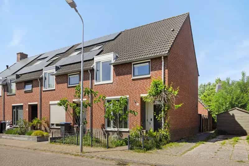 Moderne Eindwoning te koop in Den Bosch 3 slaapkamers Jacuzzi