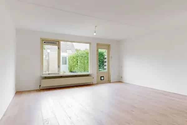 Te Koop: Ruime Tussenwoning Middenhoven 3 Slaapkamers